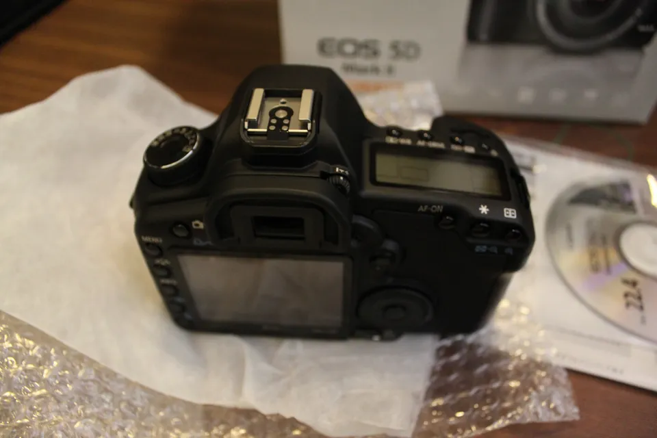Photo - 5D Mark II - Body