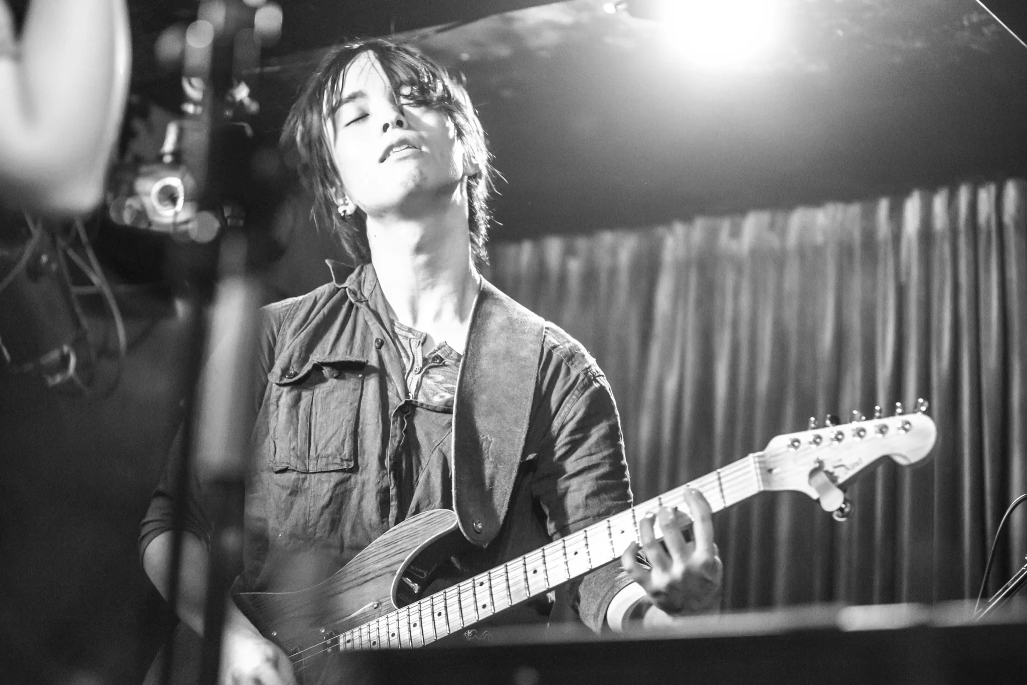 Photo - Solo Guitarist