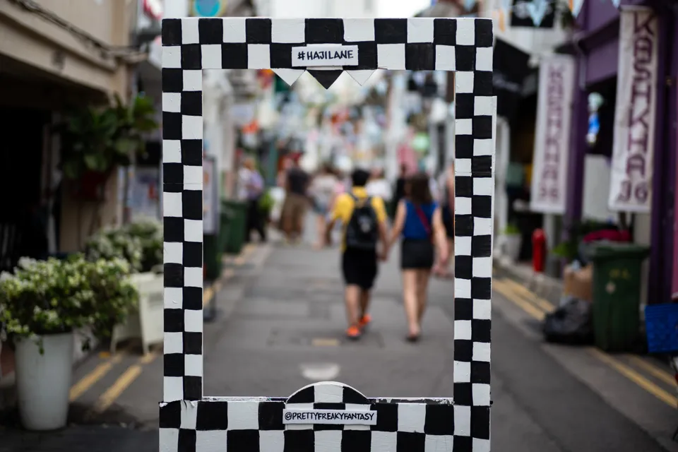 Photo - Photo walk at Haji Lane, Singapore. If I had AF, I might have gotten another shot where the bokeh-ed couple is in focus